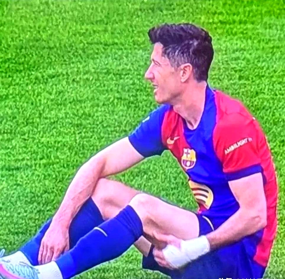 九游官网-莱万多夫斯基在澳大利亚队比赛中持续失利，爆冷引发热议！的简单介绍